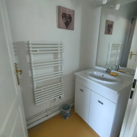 Très Joli à 5 Minutes à Pied De La Apartamento